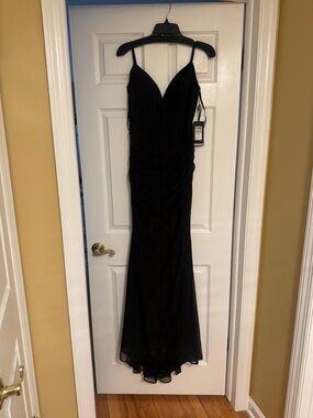 Elegant Black Spaghetti Strap Evening Dress
